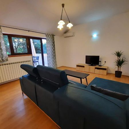 Apartman Sofia โปเรช ภายนอก รูปภาพ