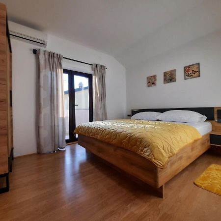 Apartman Sofia โปเรช ภายนอก รูปภาพ