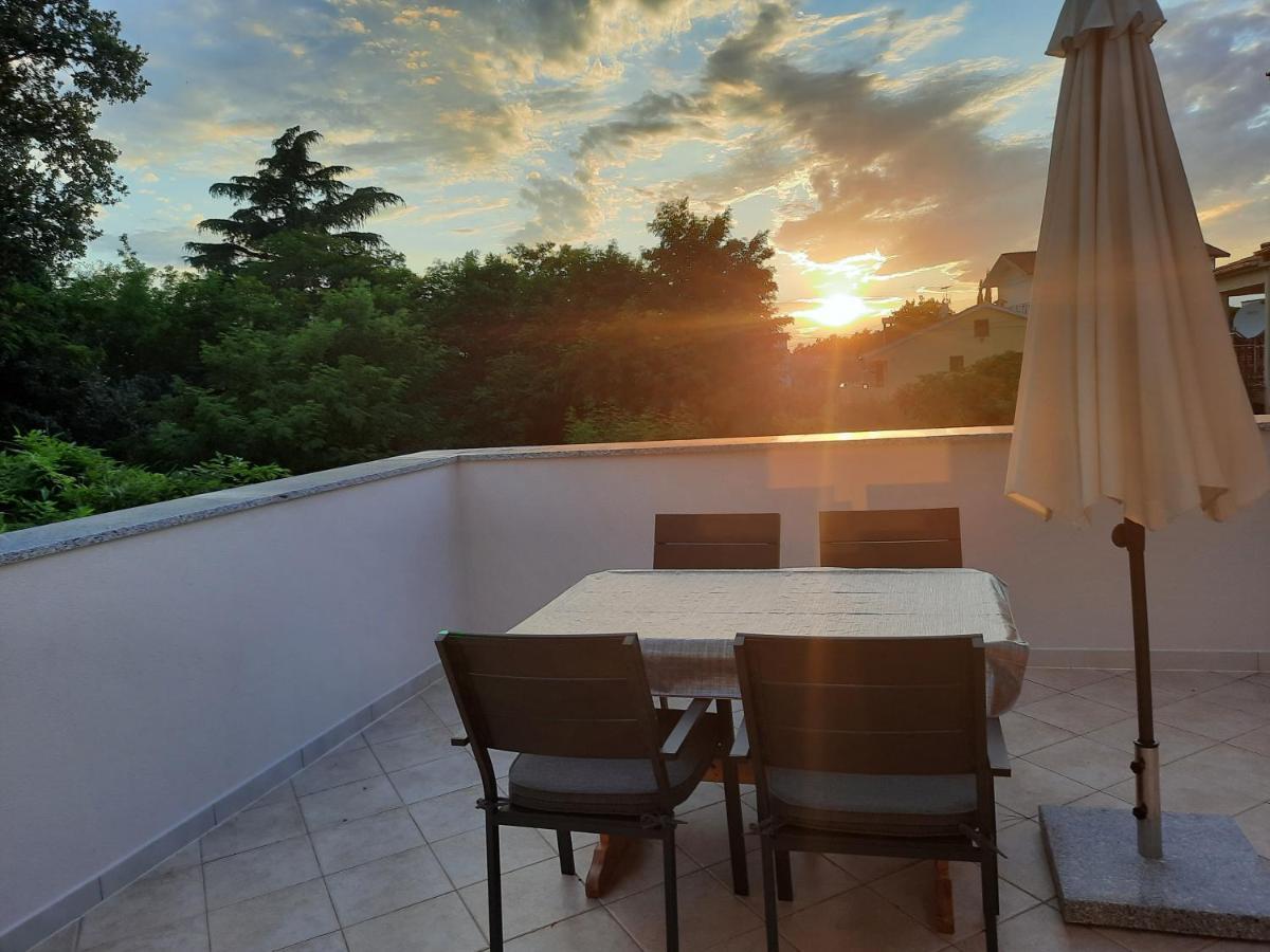 Apartman Sofia โปเรช ภายนอก รูปภาพ