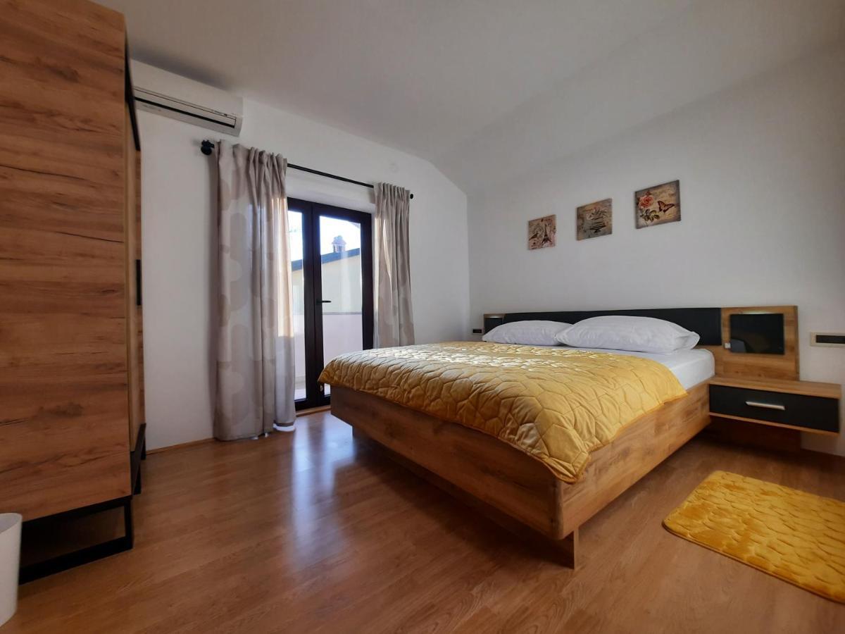 Apartman Sofia โปเรช ภายนอก รูปภาพ