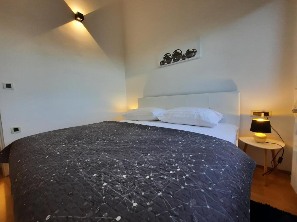 Apartman Sofia โปเรช ภายนอก รูปภาพ