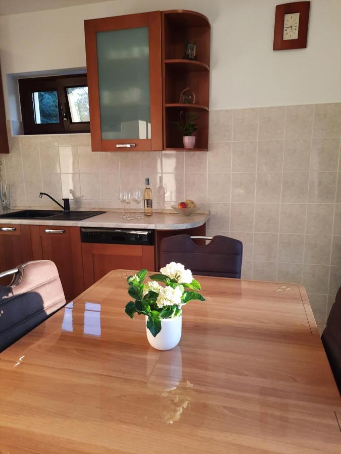 Apartman Sofia โปเรช ภายนอก รูปภาพ
